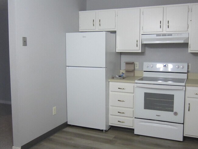 Building Photo - 14 Northbrook Dr