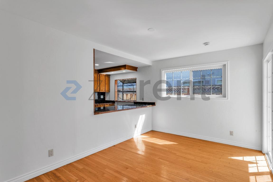 Building Photo - Unit