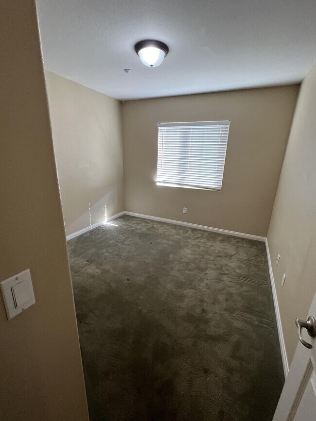 Building Photo - 2694 Bellezza Dr