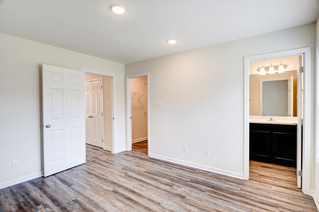 Building Photo - 312 Bogle St