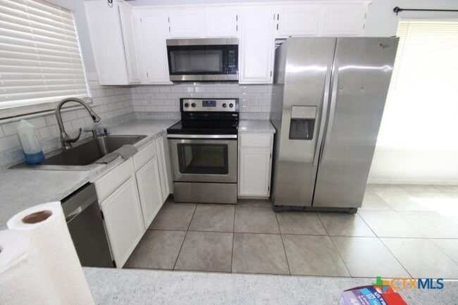 Building Photo - 2702 Cactus Dr