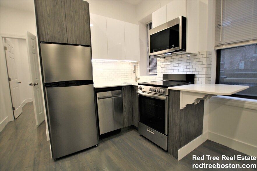 Building Photo - 24 Phillips St