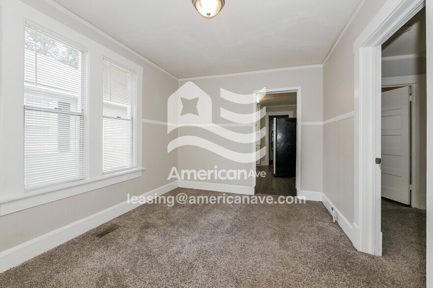 Building Photo - 1610 14th Ave