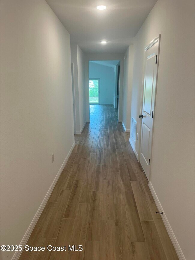 Building Photo - 712 Donau Ave NW