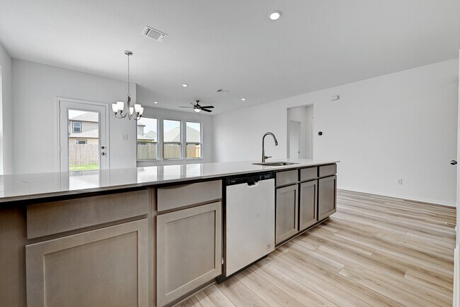 Building Photo - 216 Skipping Stone Run