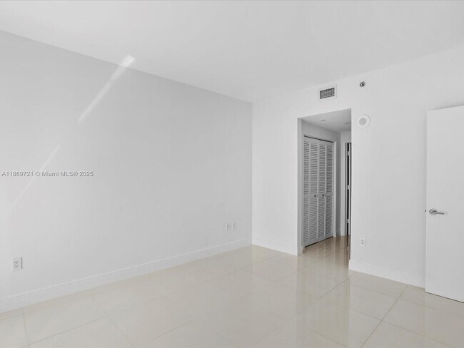 Building Photo - 951 Brickell Ave