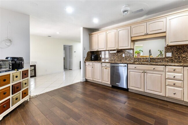 Building Photo - 19323 Carolina Cir