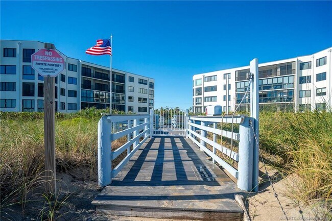 Building Photo - 2370 NE Ocean Blvd