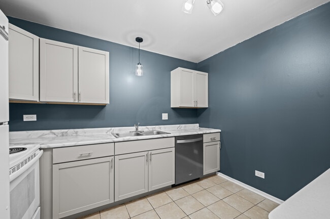 Building Photo - 1324 Geneva Dr