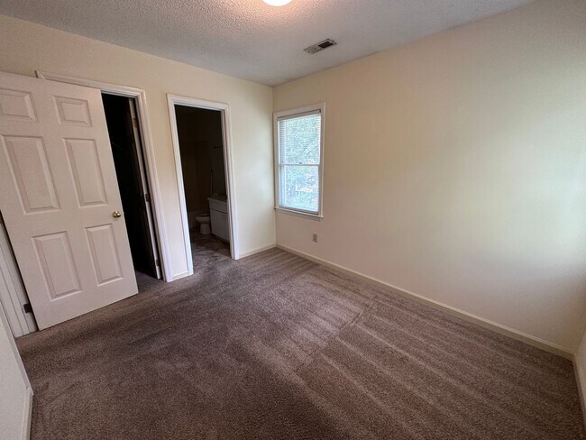 Building Photo - 928 Bonham Ave