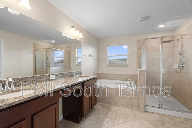Building Photo - 13740 Newport Shores Dr
