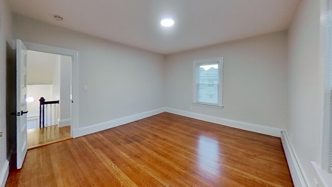 Building Photo - 44 Dimmock St
