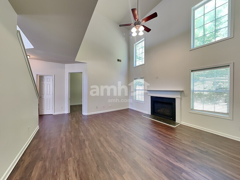 Building Photo - 9839 Jeanette Cir