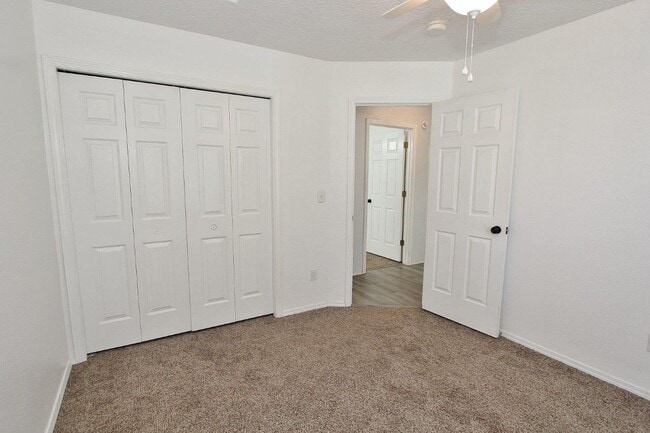 Building Photo - Single-Level Home in Quiet Neighborhood
