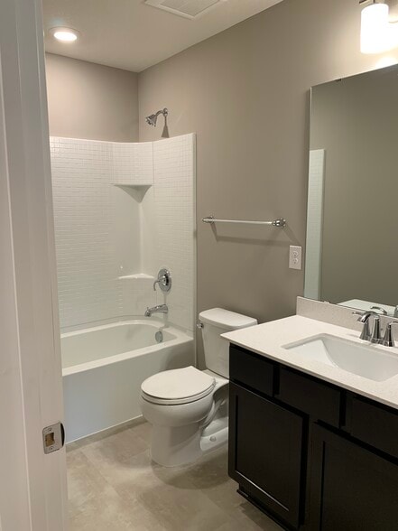 Upstairs full bath - 4825 Martingale Drive