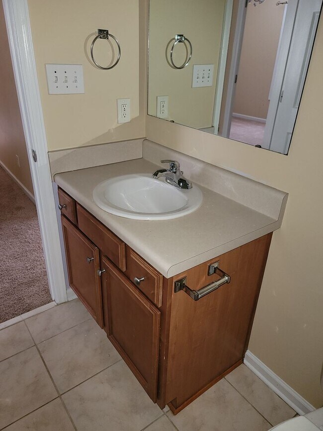 Building Photo - NEW LISTING- 3 bd/ 2 ba located MINUTES from Fort Bragg! Quiet Neighborhood!