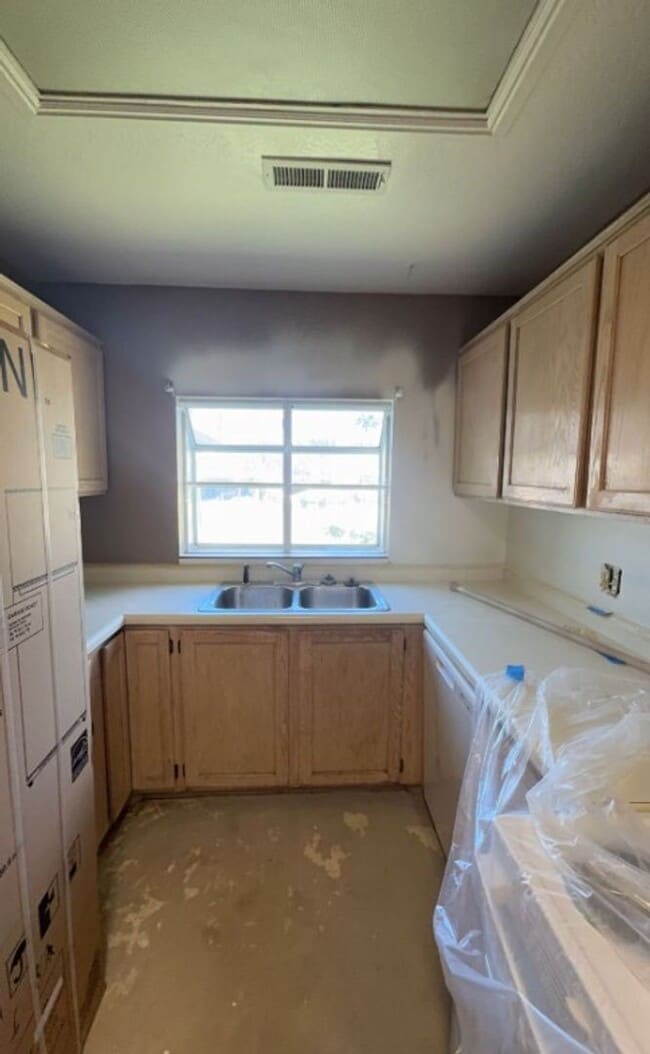 Building Photo - 585 S 225 W