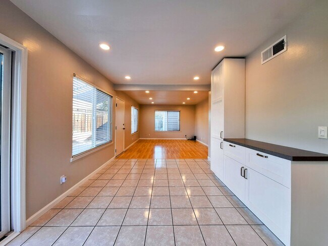 Building Photo - Beautiful 2bd Single Story House With Gate...