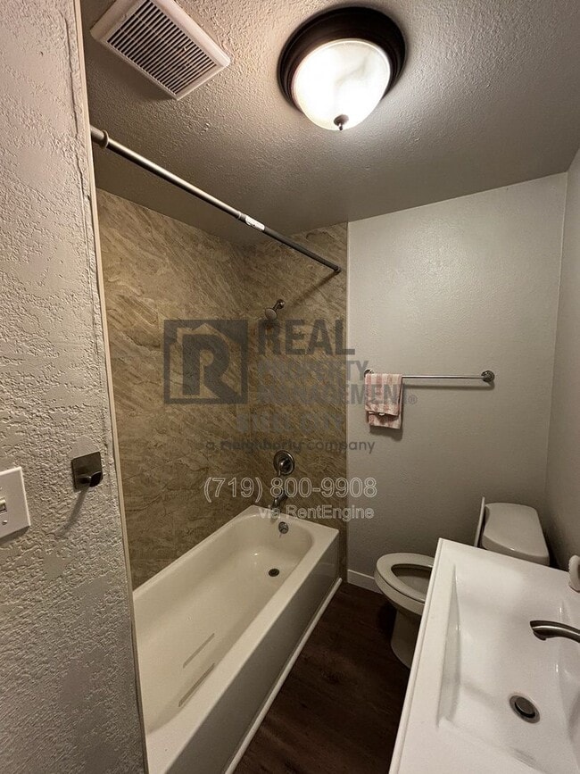 Building Photo - 1428 E Orman Ave