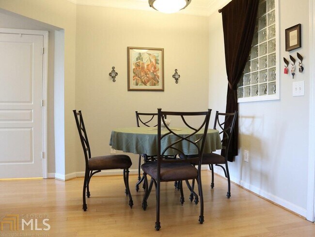 Building Photo - 10 Perimeter Summit Blvd