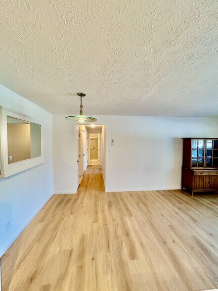 Building Photo - 5011 Nob Hill Dr