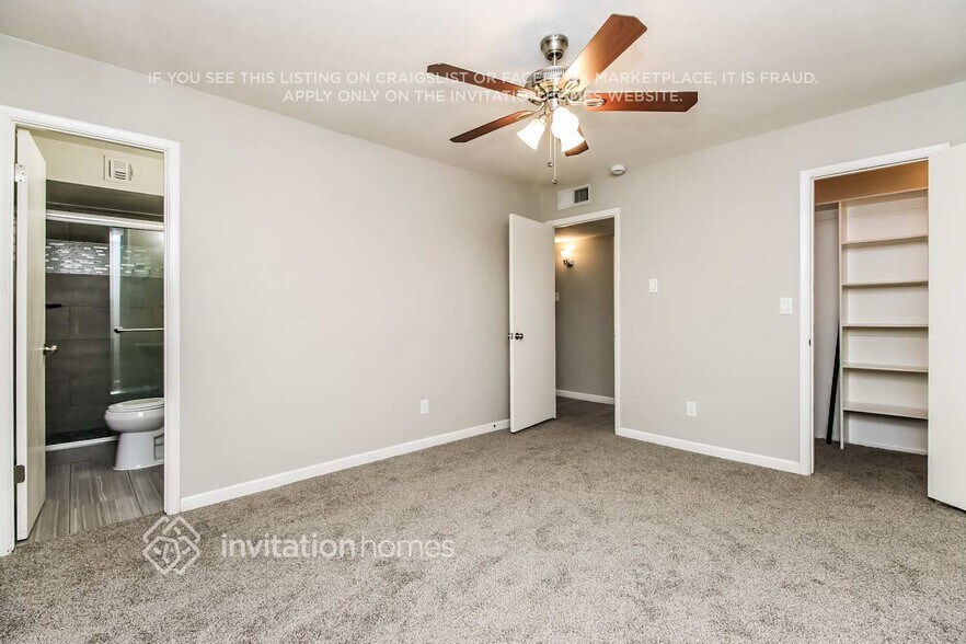 Building Photo - 1027 E Frost Dr