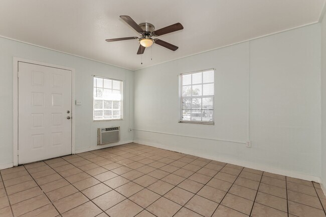 Building Photo - 315 D St
