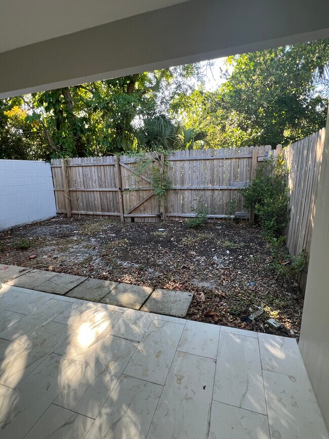 Building Photo - 10042 N 52nd St