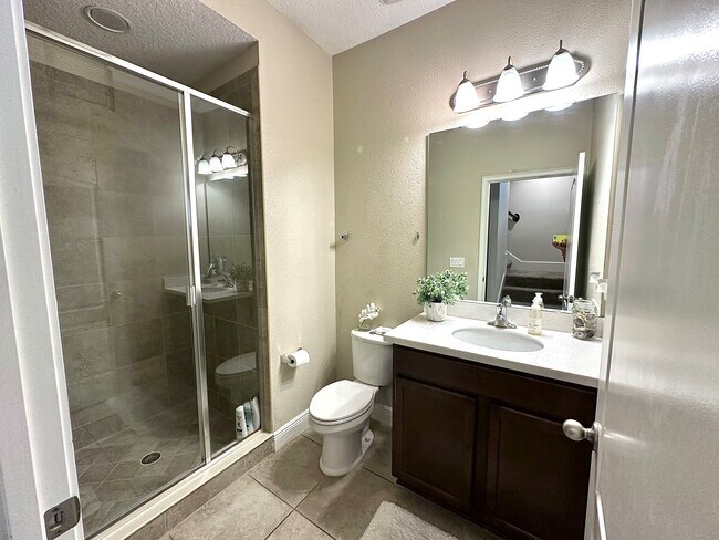 Ground floor's full bath - 1220 Lobelia Dr