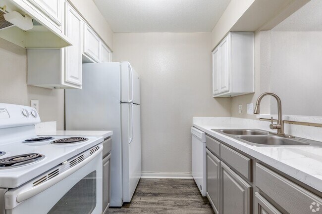 Primary Photo - Close to CityCentre & Memorial City Mall