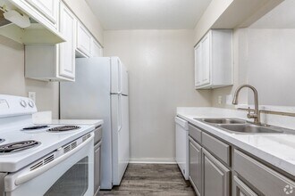 Building Photo - Close to CityCentre & Memorial City Mall
