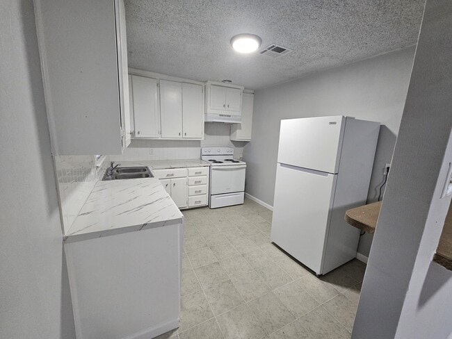 Building Photo - 2505 NW Lincoln Ave