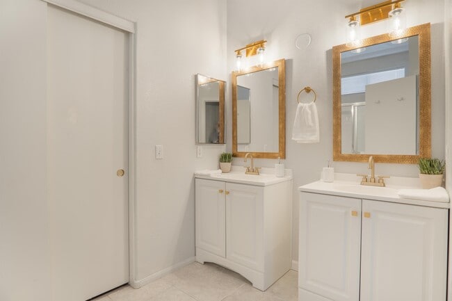 Building Photo - 2401 Predera Ave