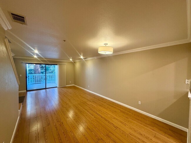 Building Photo - 2600 Oak Rd