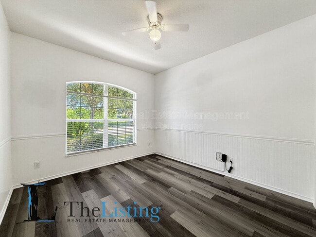 Building Photo - 7411 Surrey Wood Ln