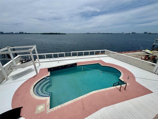 Building Photo - 10911 N Bayshore Dr