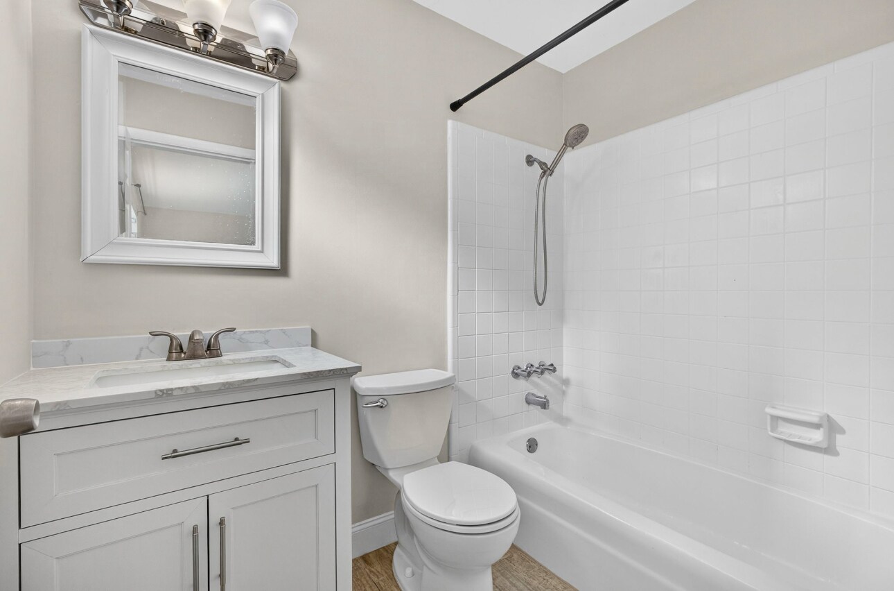 Building Photo - 206 Inlet Way