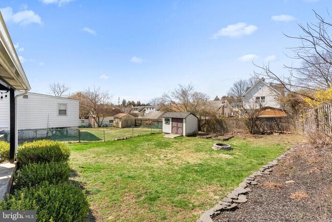 Building Photo - 268 Maple Ave