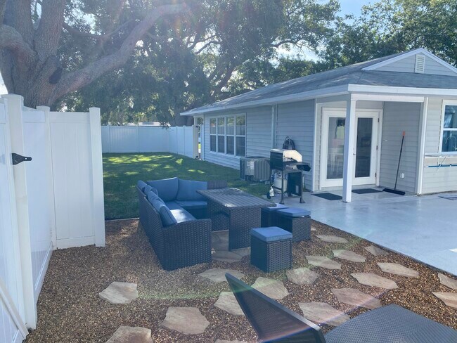 Building Photo - 1510 3rd Ct