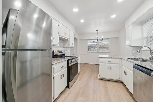 Building Photo - 1033 Mabel C Fry Blvd