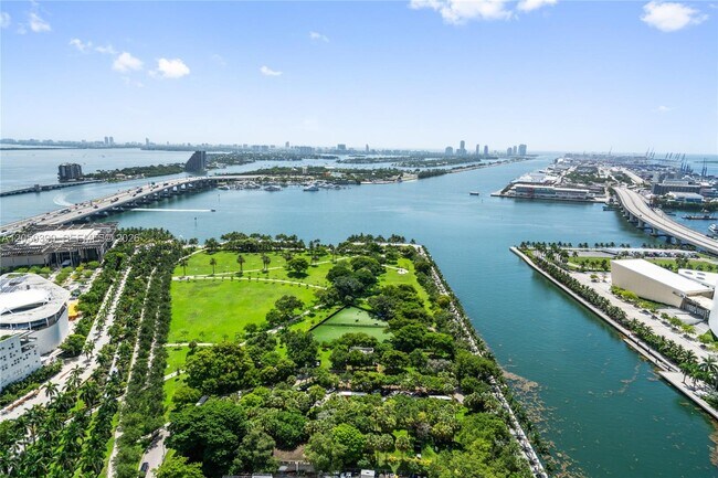 Building Photo - 900 Biscayne Blvd