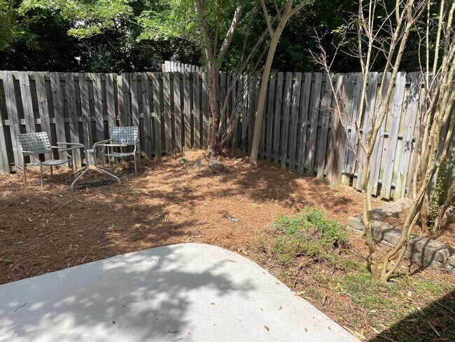 Building Photo - 817 Bryans Circle