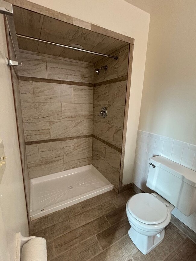 Building Photo - 3 Bedroom 2 1/2 Bath Townhome