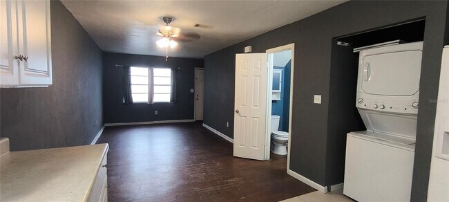 Building Photo - 2640 SW 31st Pl