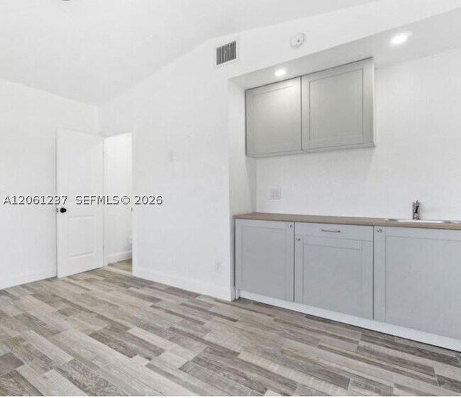 Building Photo - 505 Malverne Rd