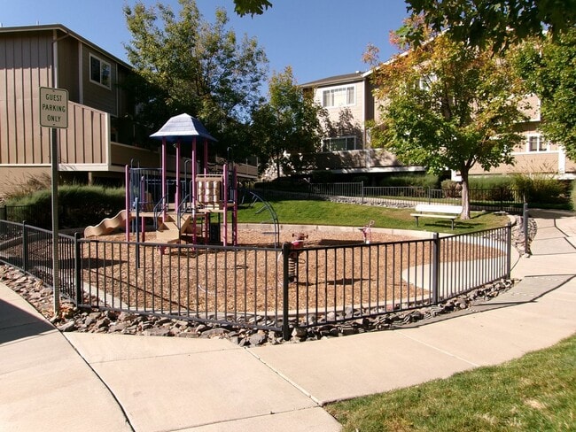 Building Photo - 3 Bedroom, 2-1/2 bath, 2-car garage in Nor...