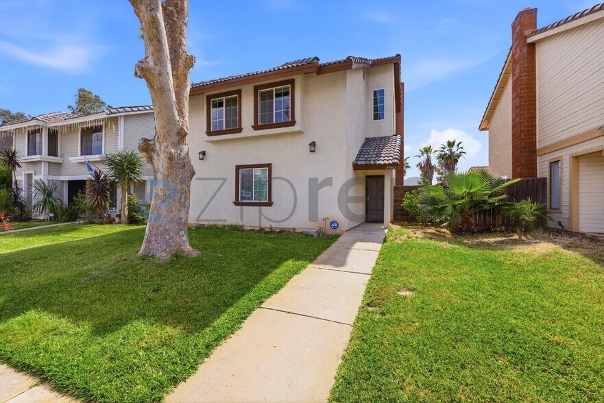 Building Photo - 23913 Parkland Ave