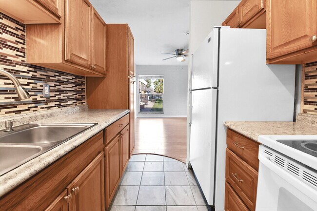 Building Photo - $1,445.00, 2 bed, 1 bath Located in Denver with a washer and dryer + 1/2 off first month rent