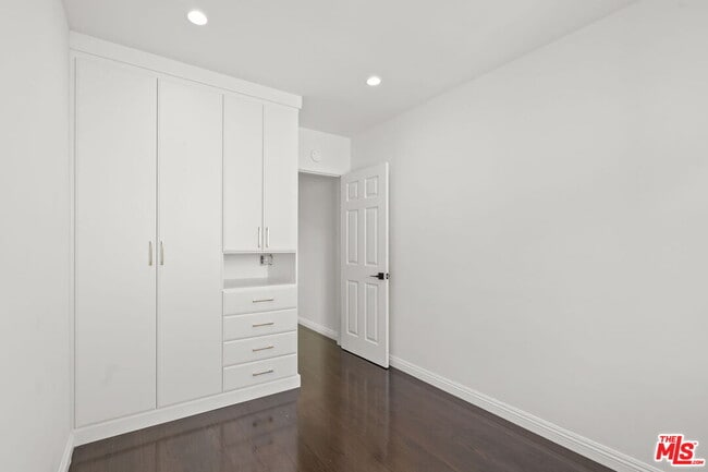 Building Photo - 841 Oxford Ave