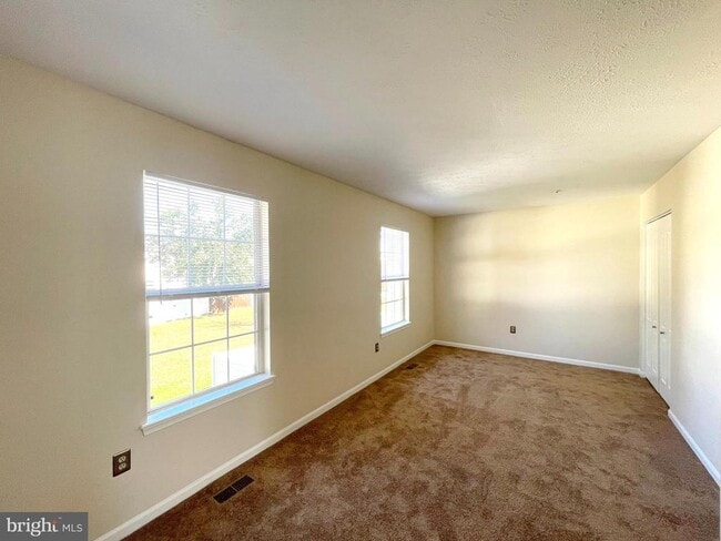 Building Photo - 45288 Rumsford Ln